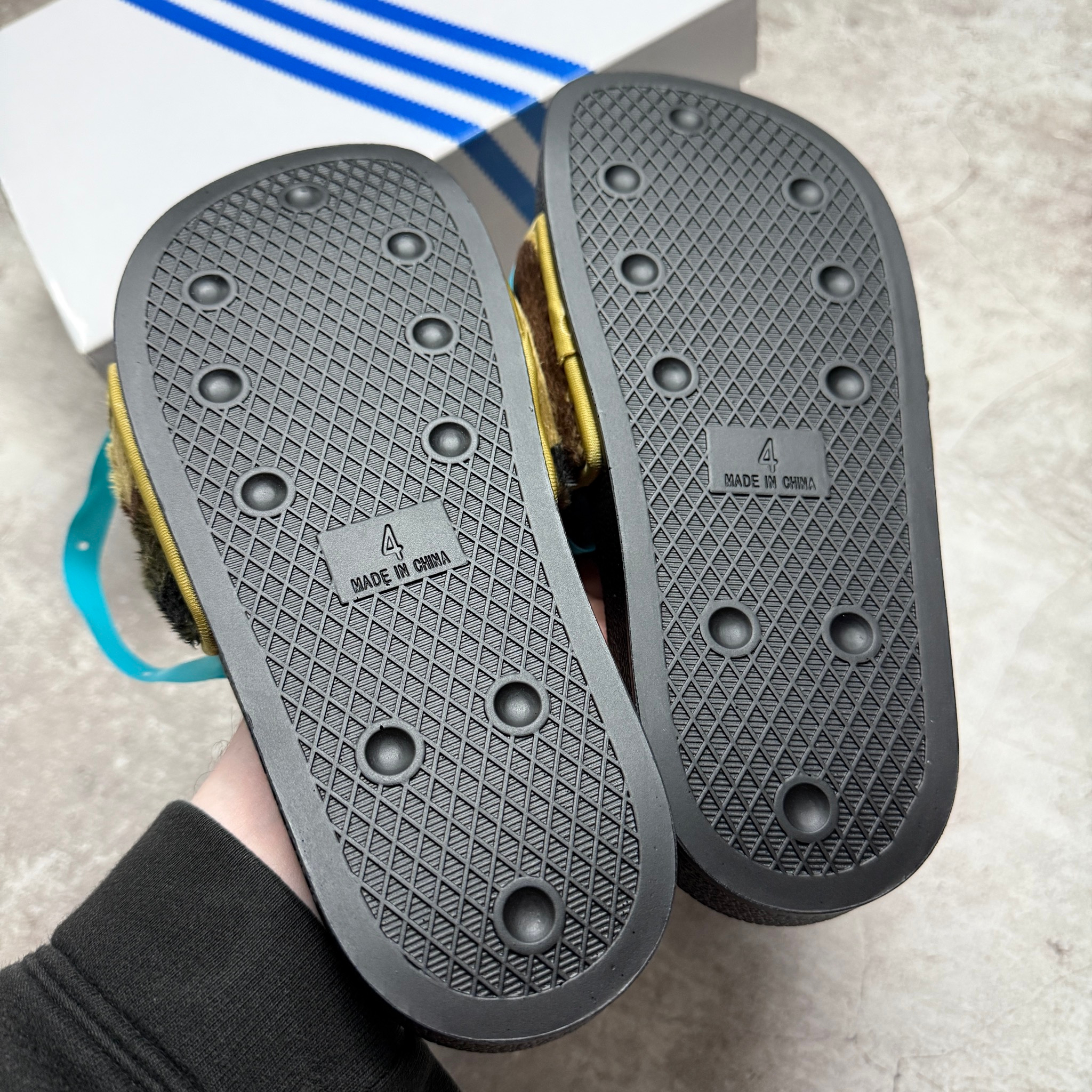 Adidas x Jeremy Scott Camo Bear Slide, миниатюра 3