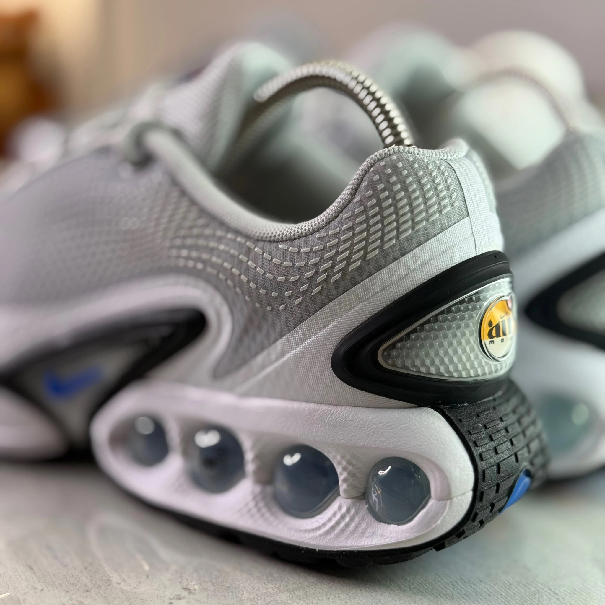 Nike Air Max Dn Pure Platinum/Hyper Royal, миниатюра 4