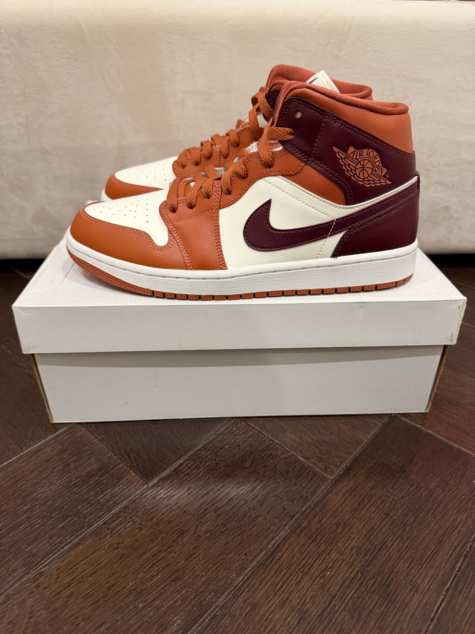 Nike Air Jordan 1 Mid Dusty Peach Night Maroon, миниатюра 1