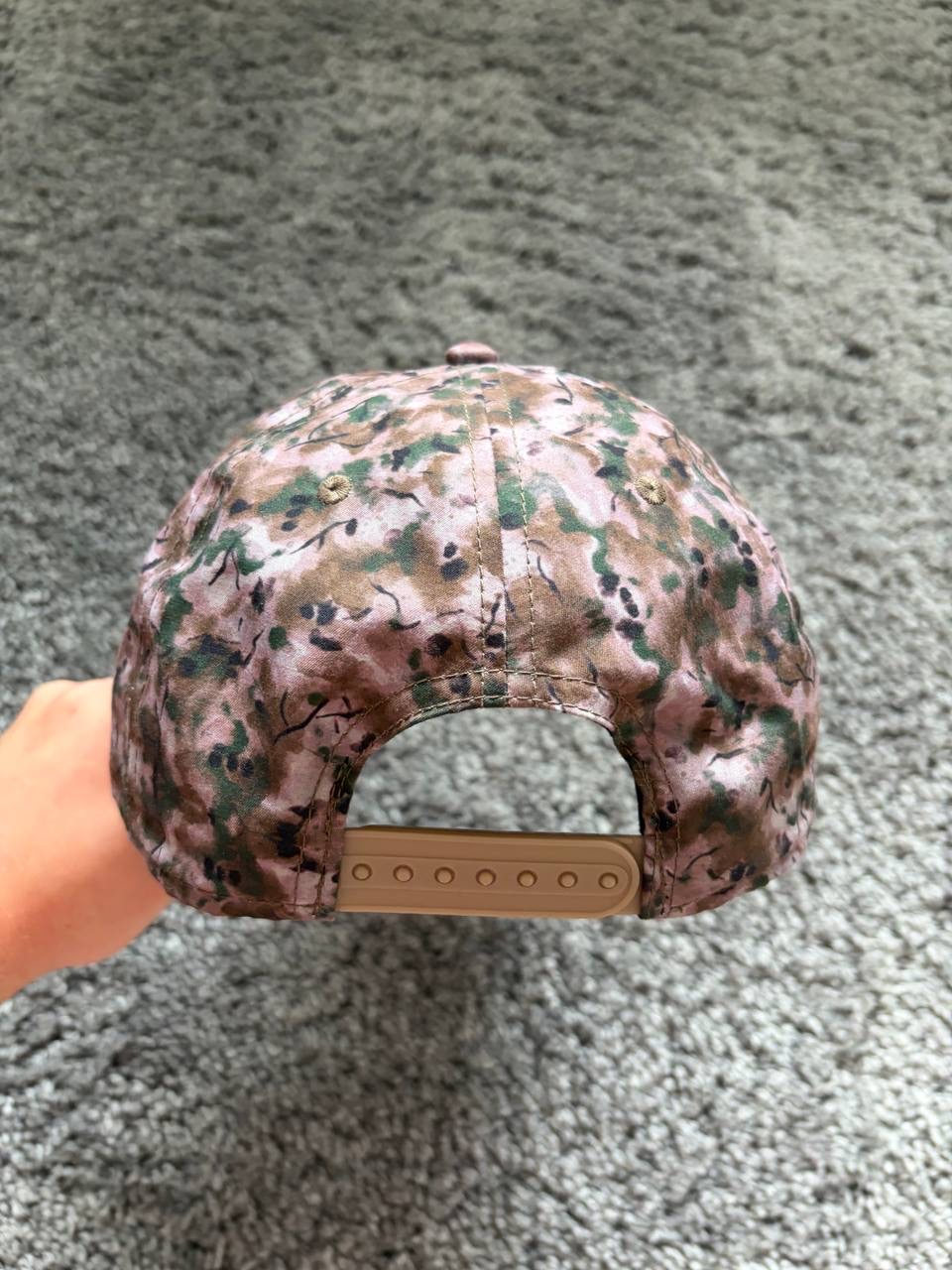Robins Jeans Green Camo SnapBack Hat With Gold Embossed Wings, миниатюра 3